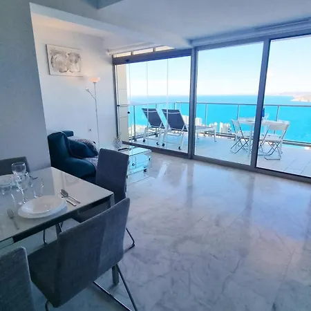 Highrise With Amazing Sea Views Apartment *