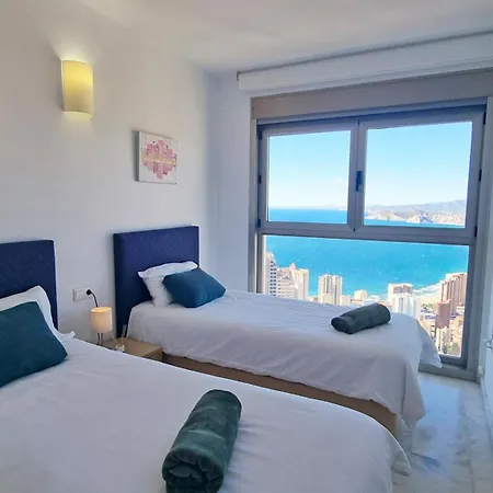 Highrise With Amazing Sea Views Apartment